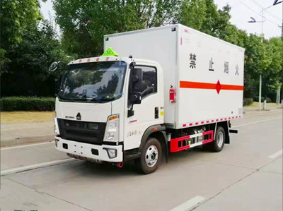 國六重汽豪沃藍牌防爆車駕駛室配置高,駕駛舒適,功能齊全